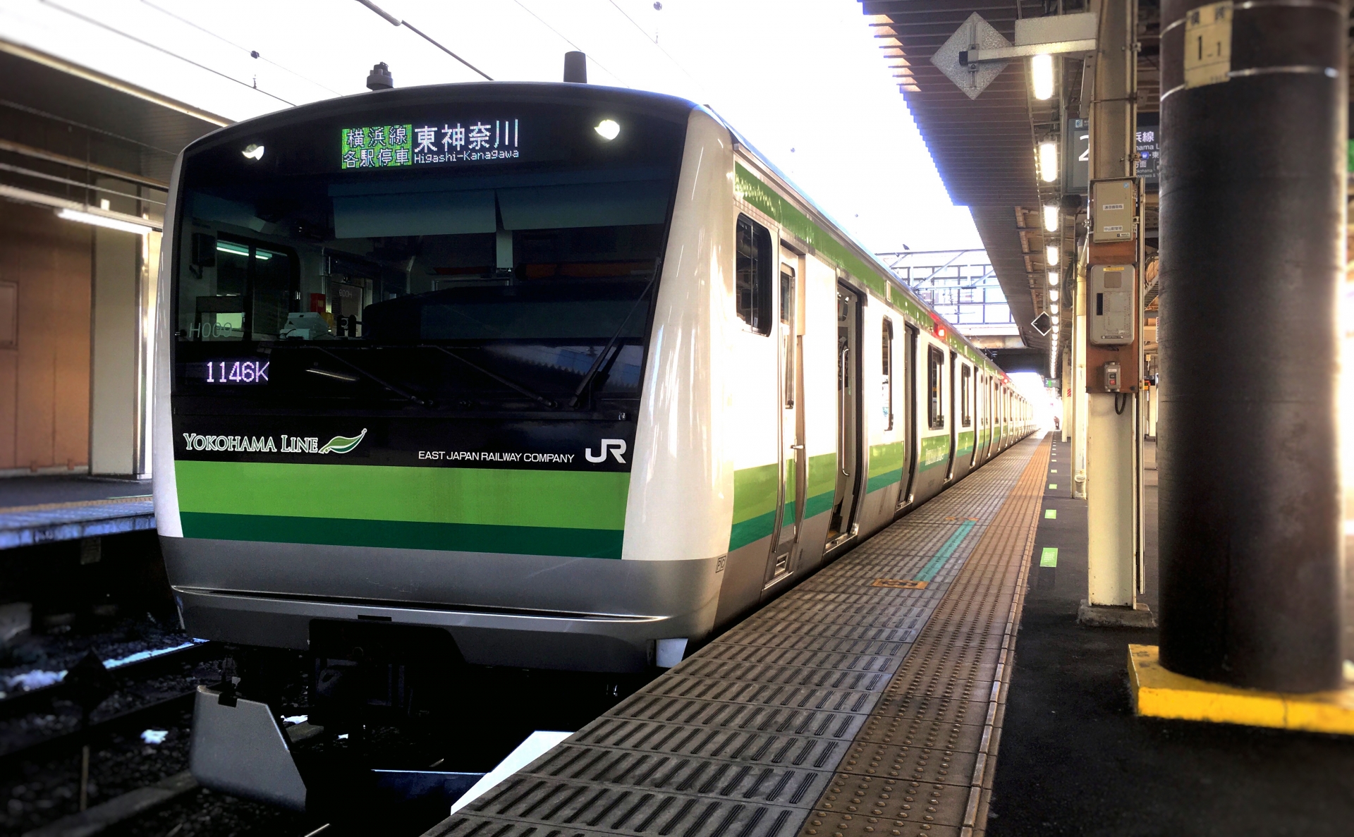 新横浜新幹線駅ホーム