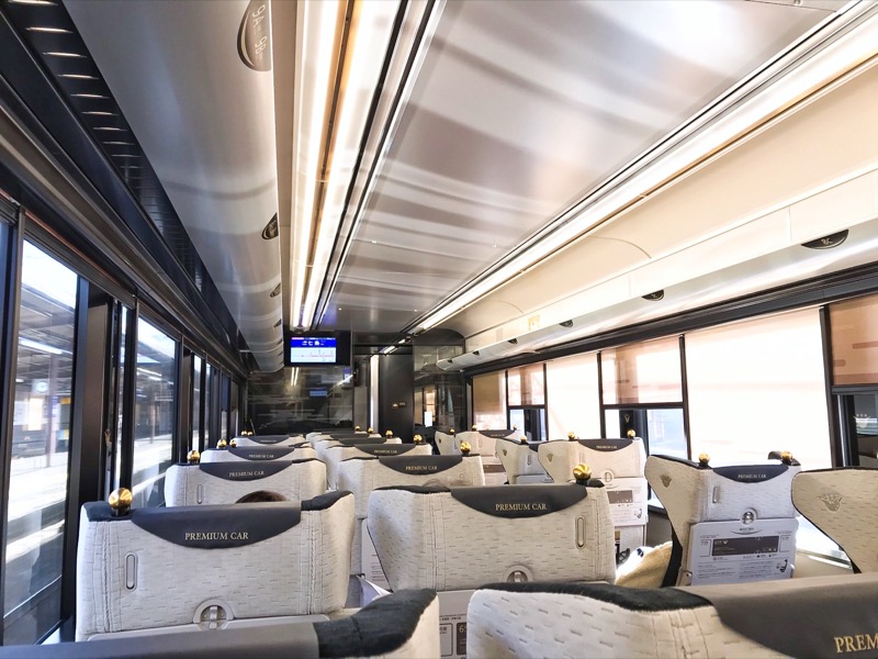 京阪電車「プレミアムカー」