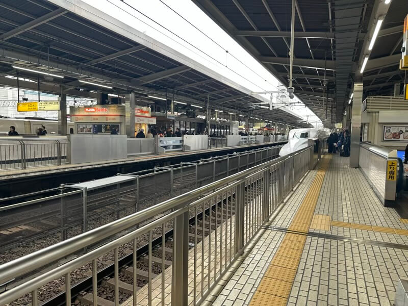 名古屋の新幹線のホーム